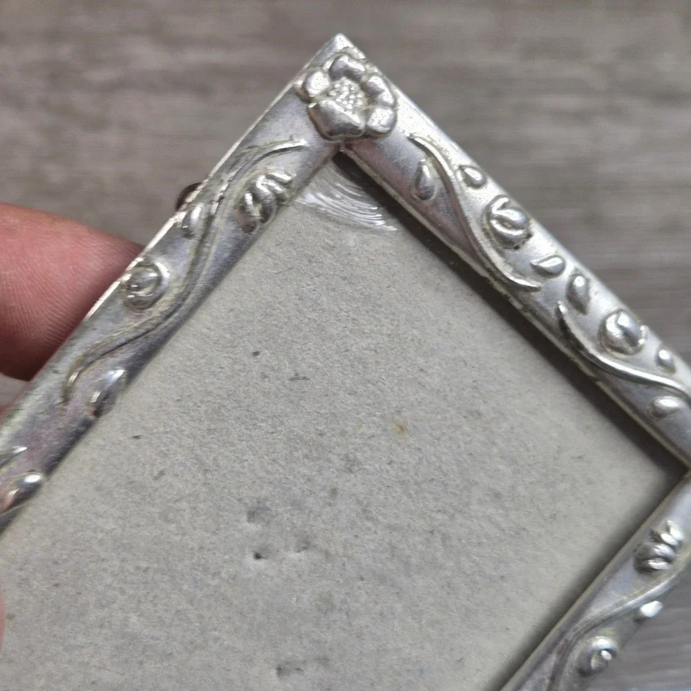 Elsa L Floral Vine Silver Tone 3.5x3 Miniature Desktop Picture Photo Frame